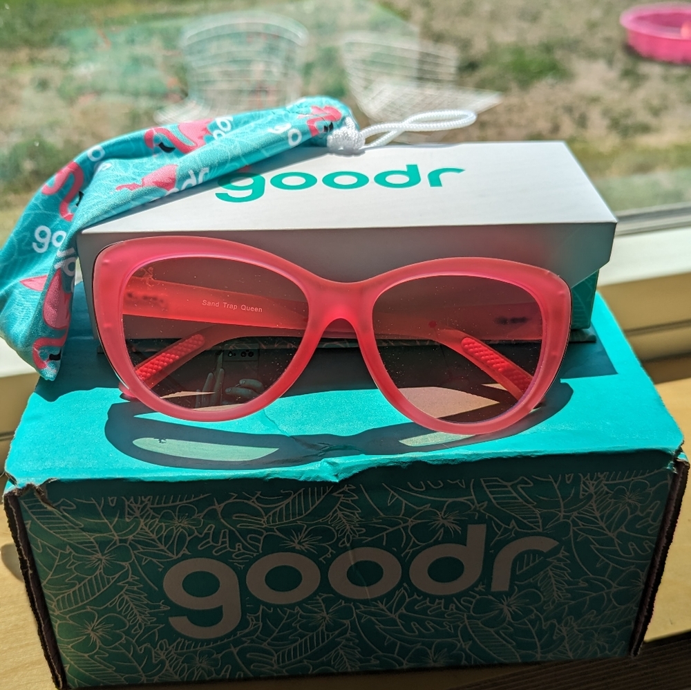 Goodr sunglasses- sand trap queen